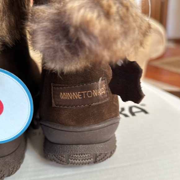 Minnetonka Women's Everett Snow Boot, Chocolate, Size 10 - Picture 5 of 10